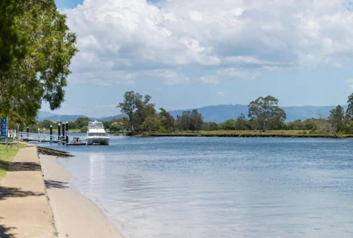 Affittacamere Hotel Large Studio In The Heart Of Hope Island & Sanctuary Cove Gold Coast